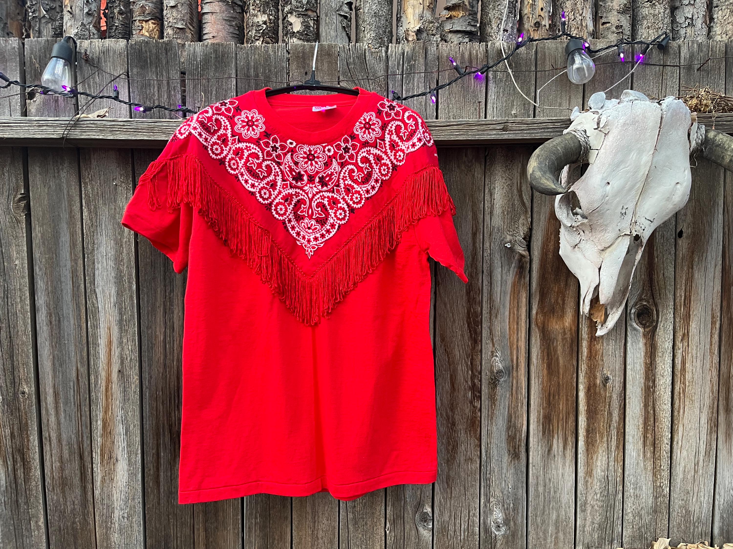 小物 AT LAST & CO red bandanna Vintage 90s Red Bandana Fringe T-shirt M/L | Hanes Western Rodeo