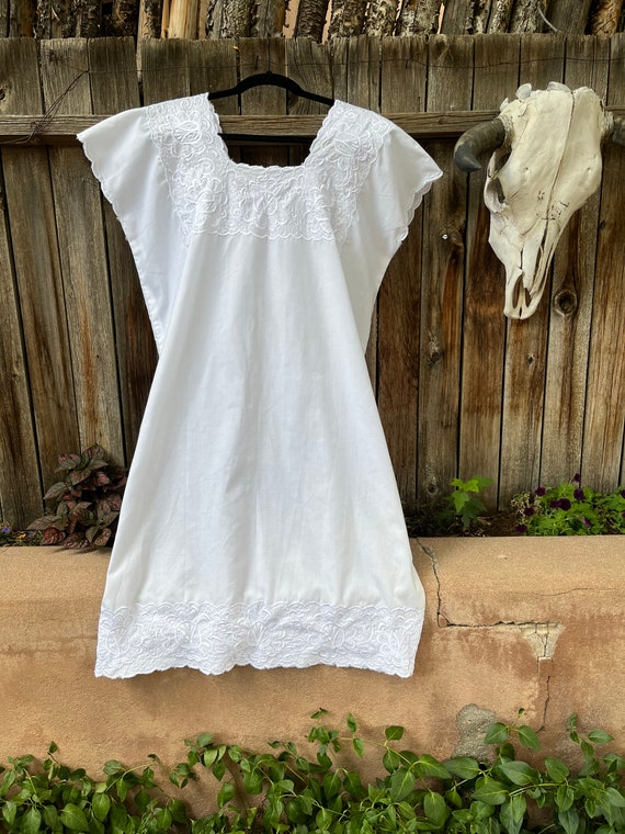 90s Vintage White Embroidered Mexican Dress Summe… - image 4