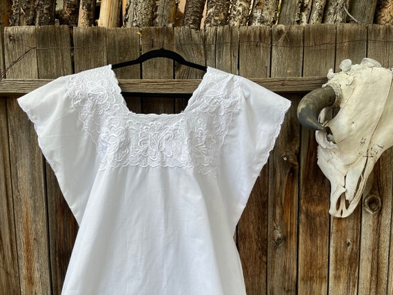 90s Vintage White Embroidered Mexican Dress Summe… - image 6