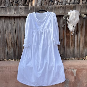 Vintage 90s White Nightgown | Romantic Cottagecore Nighty | Long Sleeve Solange M/L