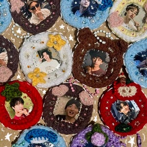 Chaveiros de crochê personalizados em miniatura com fotos do BTS | Pingente para bolsa com seu membro favorito/preferido do K-pop