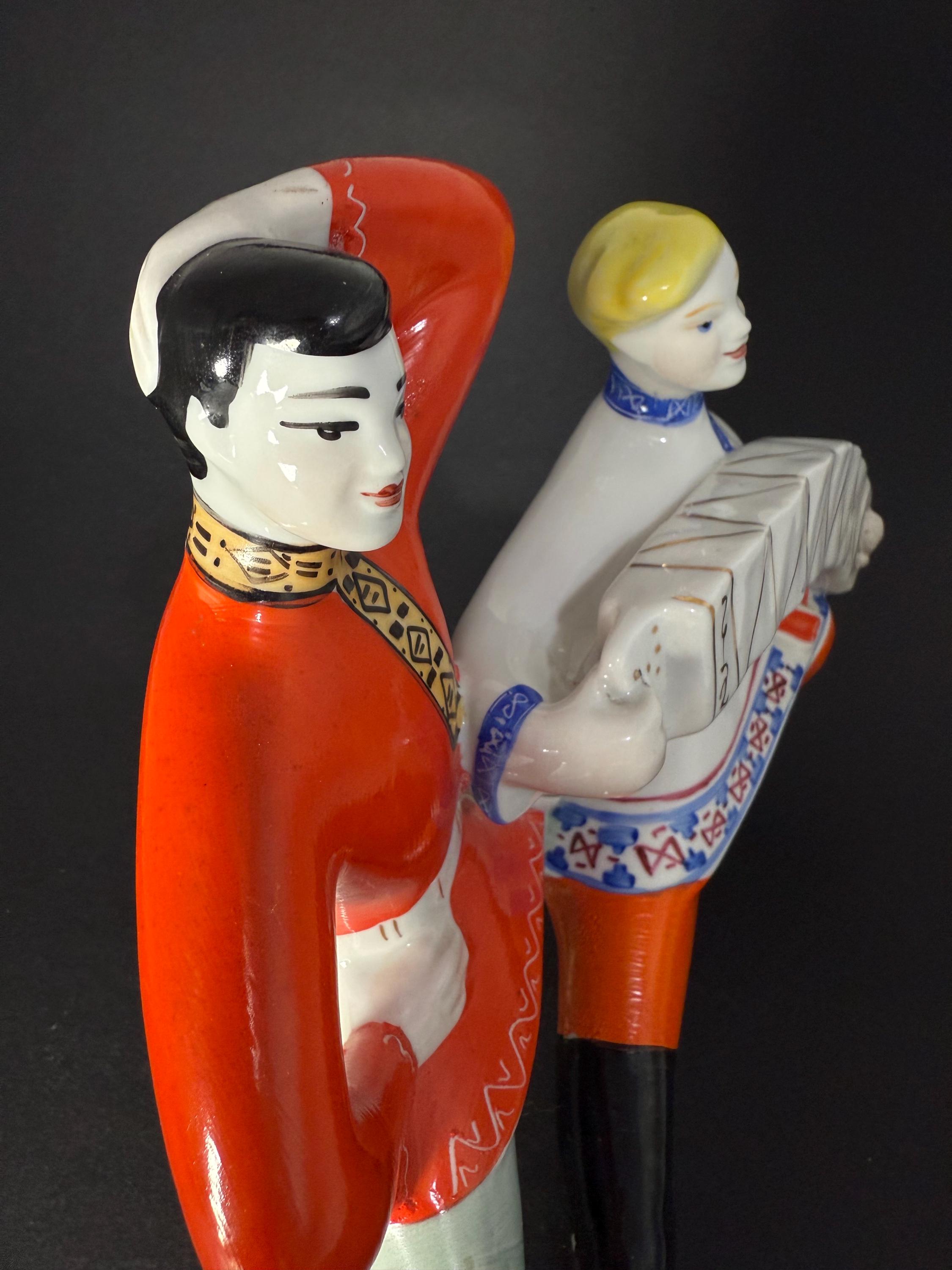 ロシア製　磁器像　ダンサー　ビンテージ Vintage Soviet Porcelain Figurine — Russian Dancers - Etsy 日本