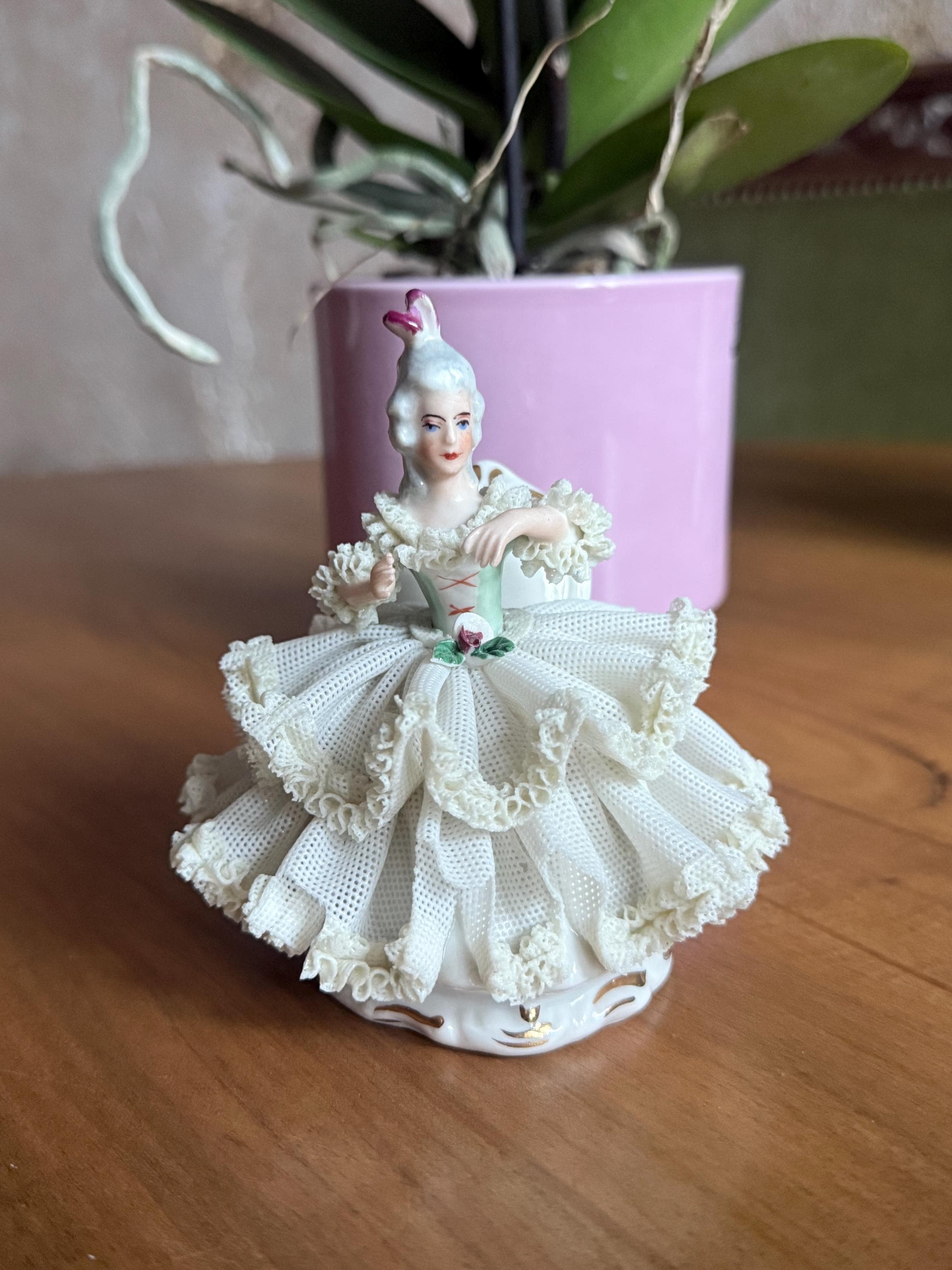 イースターギフトとしてのデザイナー人形 花柄ドレスの伝統的な人形 アイリッシュドレスレン 人形 【公式通販】