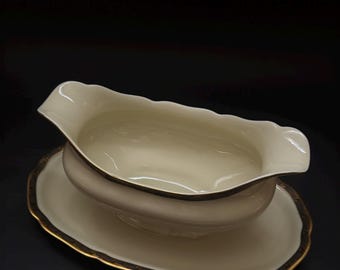 Vintage Hutschenreuther Selb Gravy Boat with Underplate – Fine Bavarian Porcelain, Gold Trim, Germany