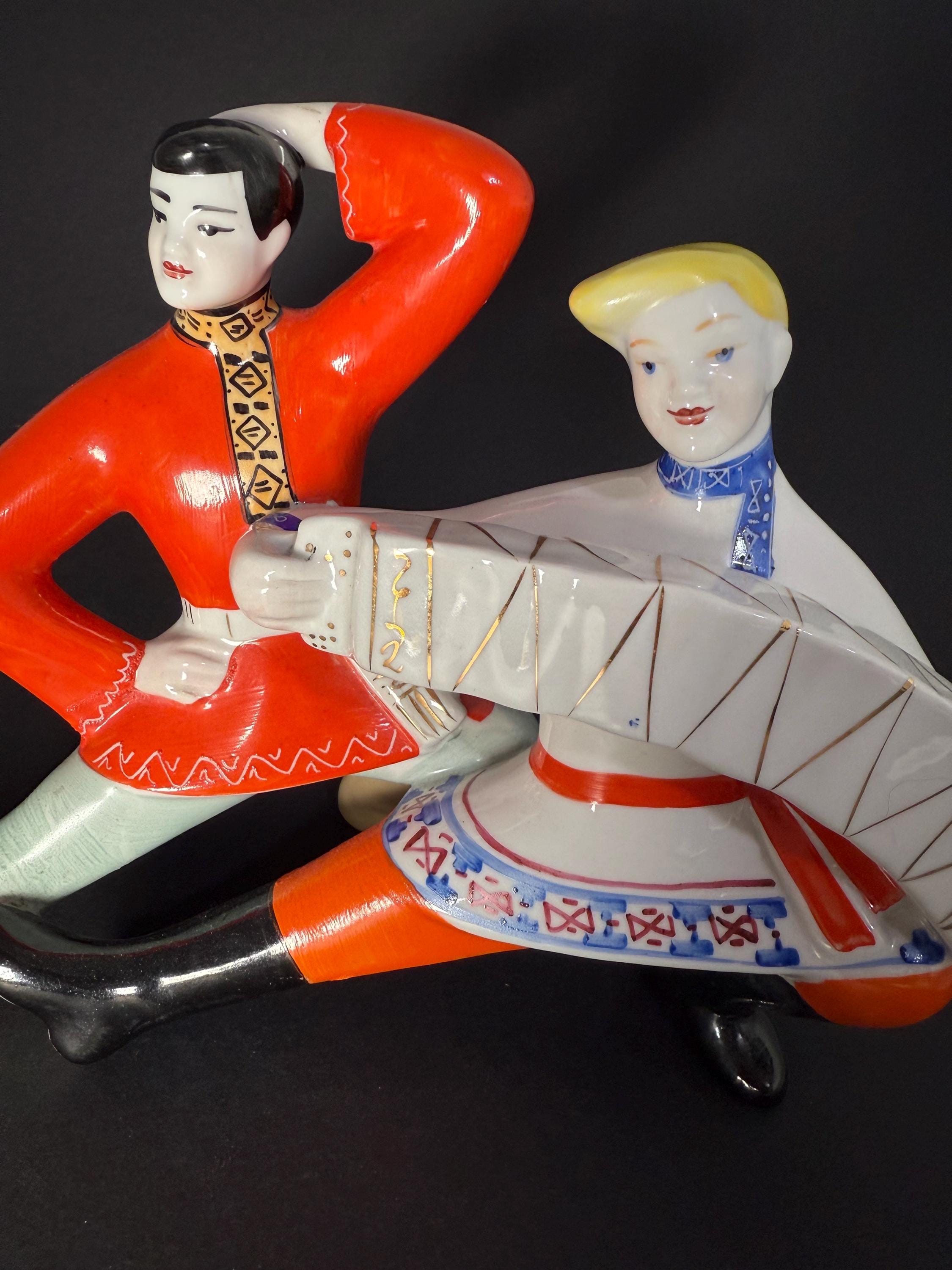 ロシア製　磁器像　ダンサー　ビンテージ Vintage Soviet Porcelain Figurine — Russian Dancers - Etsy 日本