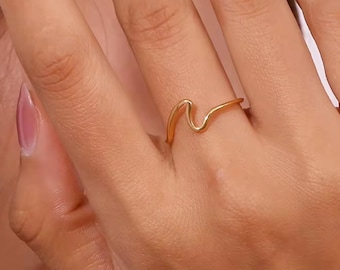 Gold-Plated Wave Ring: Waterproof Minimalist Stacking Ring