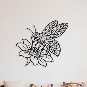 Bee and Flower Metal Wall Art, Nature Inspired Metal Wall Decor, Minimalist Bee Wall Hanging, Garden Gift for Nature Lovers