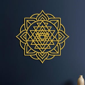 Sri Yantra Metal Wall Art – Sacred Geometry Symbol for Meditation & Spiritual Decor, Luxury Metal Wall Art, Yoga Studio Decor