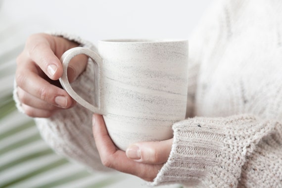Große Tasse aus Keramik Mouchetée, Tasse 14 Unzen fabriquée à la main, Tasse mit Anse