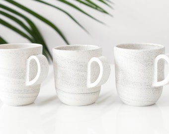 Petite tasse en céramique mouchetée , Tasse 8oz  fabriquée à la main , Petite tasse avec anse