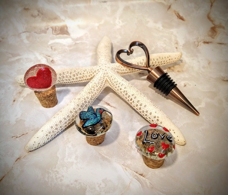 topper choices 
open heart comes in bronze or gold