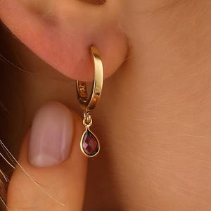 Delicados pendientes colgantes de rubí en oro auténtico de 14 quilates, aros minimalistas de 10 quilates