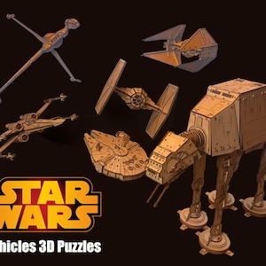 Puede incluir: Una colección de rompecabezas 3D de vehículos de Star Wars, que incluye un X-wing, un caza TIE, un caminante AT-AT y el Halcón Milenario, en un esquema de color marrón claro. El logotipo de Star Wars y el texto "Vehicles 3D Puzzles" también son visibles.