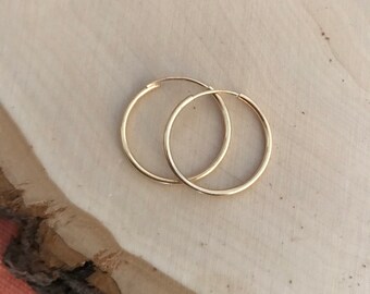 Simple Sophia Hoops - Medium 20mm