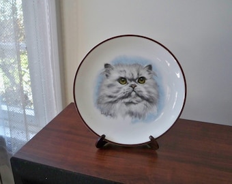 Plato pequeño coleccionable de porcelana fina Staffordshire con diseño de gato blanco.