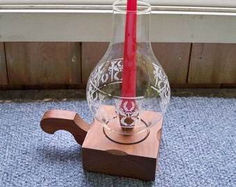 Candelabro vintage con base de madera, estilo colonial, lámpara de vidrio, fabricado en EE. UU.