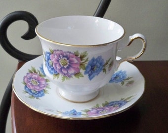 Taza de té y platillo vintage de porcelana de hueso con diseño floral de la Reina Ana Aster, hechos en Inglaterra.