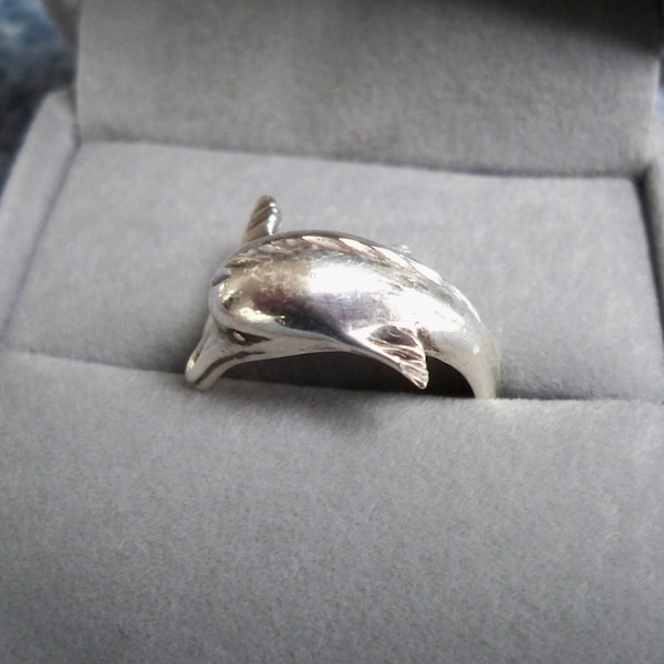 Vintage Sterling Silver Dolphin  Ring Size 8
