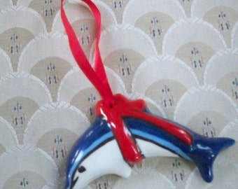 Adorno vintage de cerámica con forma de delfín para la playa