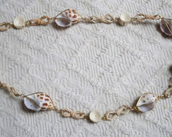 Vintage Jewelry Necklace Shell Necklace Beach Jewelry