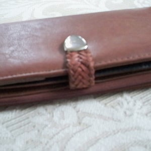 Cartera de cuero marrón para mujer de estilo vintage de B.H. Smith