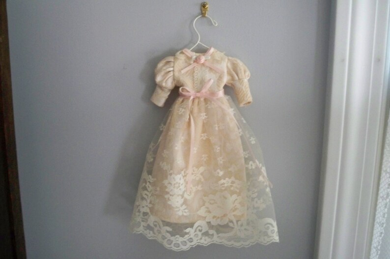 hanging lace for dress