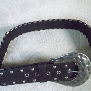 Vintage Accessory Women&#39;s Stretch Black and Dark Silver Metal Belt