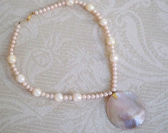 Vintage Jewelry Necklace Faux Pearl Shell Pale Pink Pendant Choker Necklace