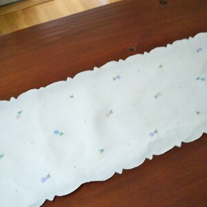 Vintage Linens Home Decor Floral Table Runner