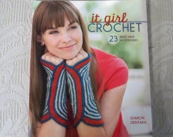 Libro de patrones de ganchillo "It Girl Crochet": 23 accesorios imprescindibles.
