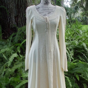 Gunne Sax Black Label Dress Ren Style in Cream With Tie Corset Size 11 ...