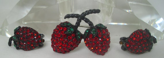 Weiss Strawberry Japanned Pin and Rhinestone Earr… - image 4