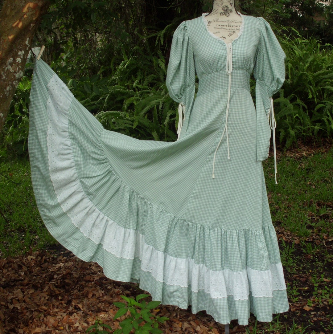 Gunne Sax Dress Milkmaid Style Tie Corset and Sleeves Mint Green