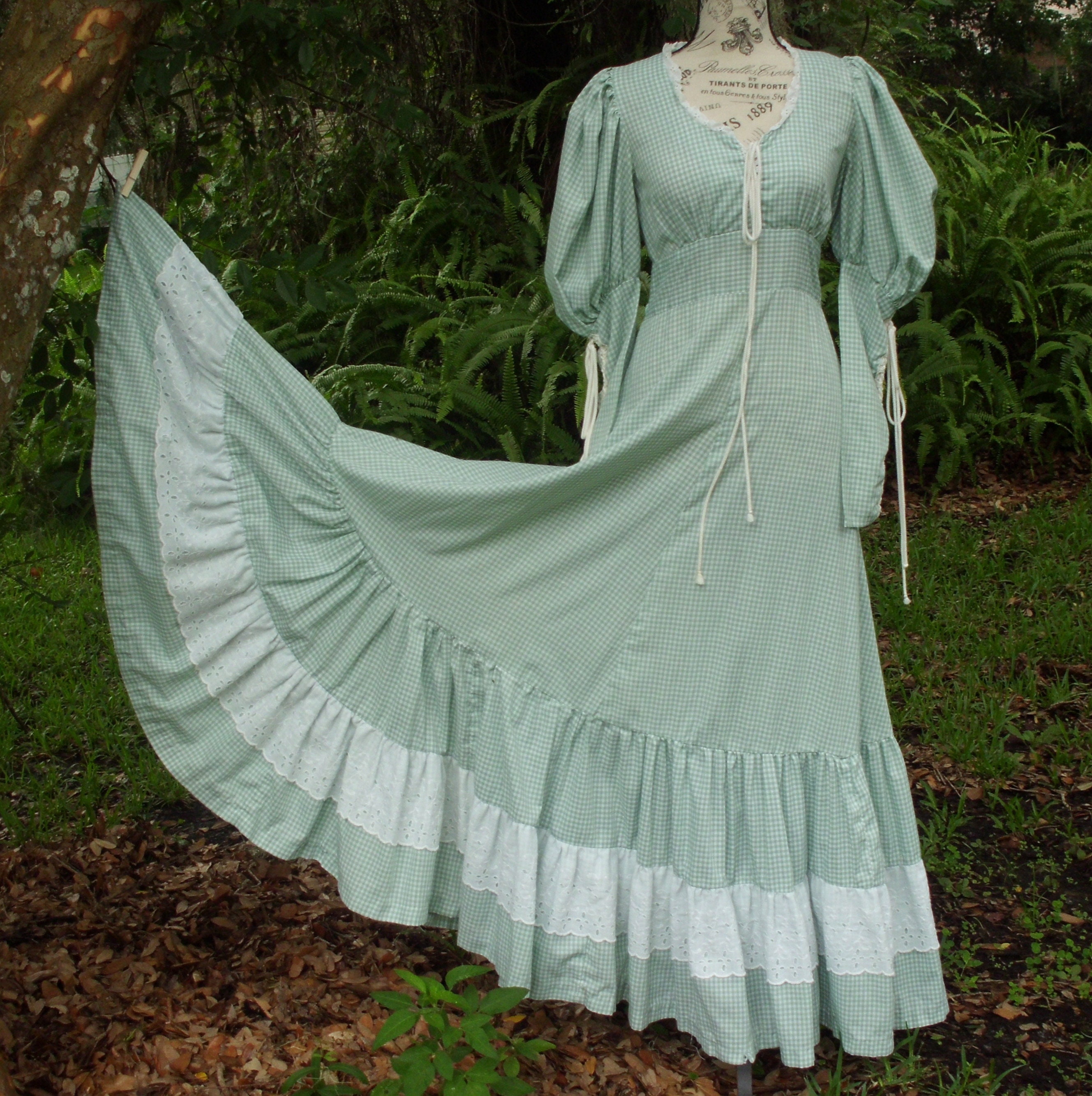 Gunne Sax Dress Milkmaid Style Tie Corset and Sleeves Mint Green