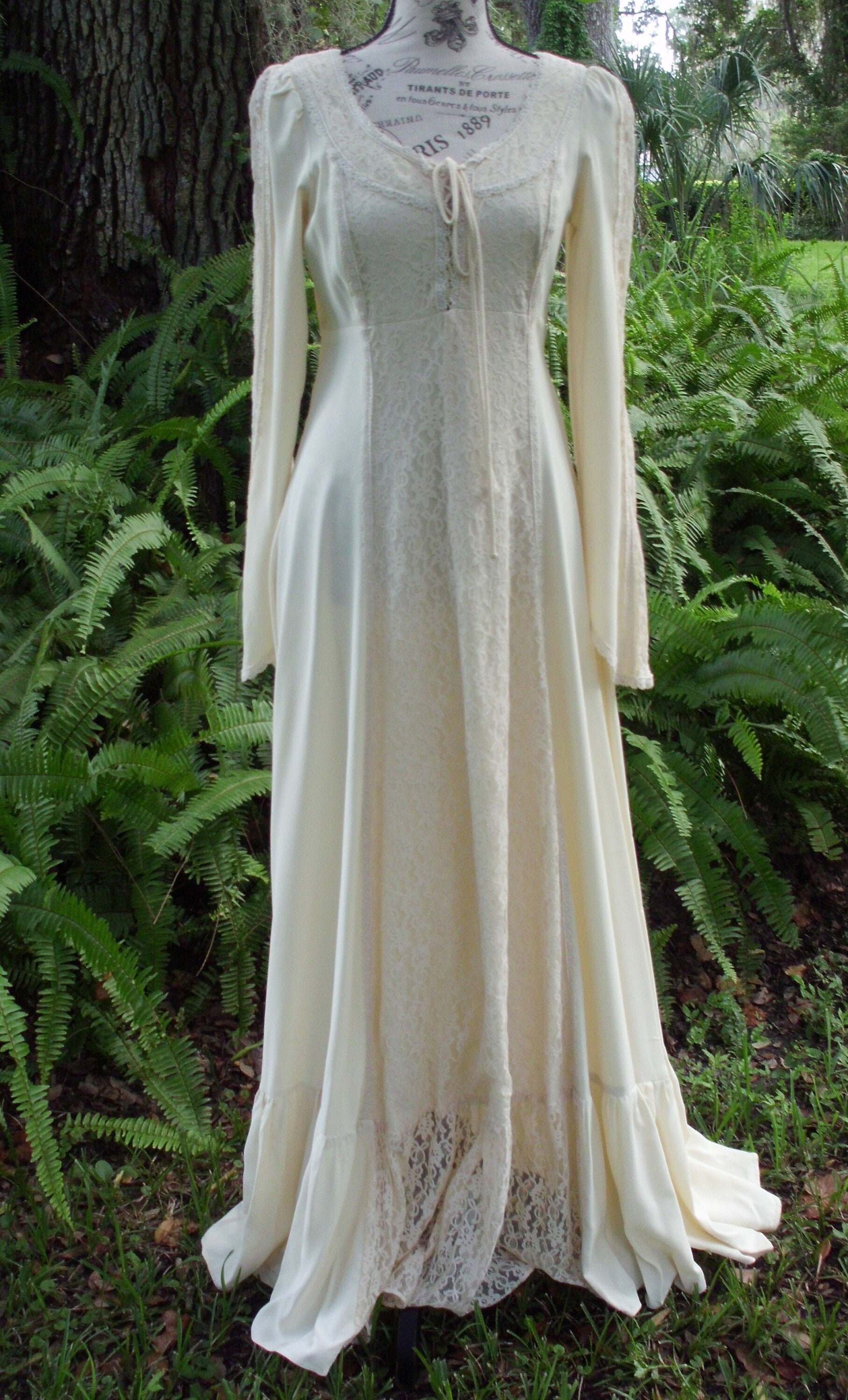 Gunne Sax Black Label Dress Ren Style in Cream With Tie Corset Size 11 ...