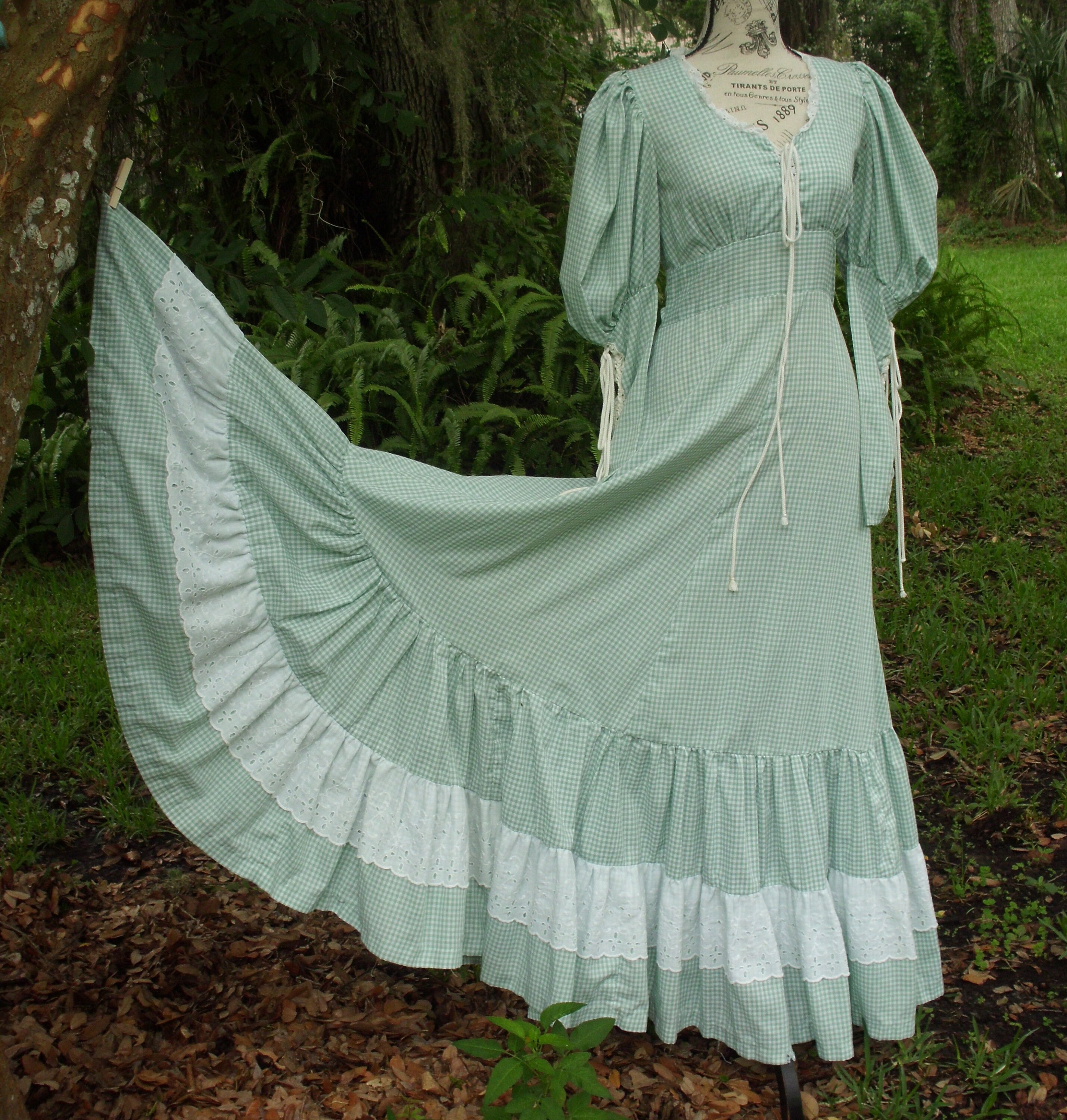 Gunne Sax Dress Milkmaid Style Tie Corset and Sleeves Mint Green