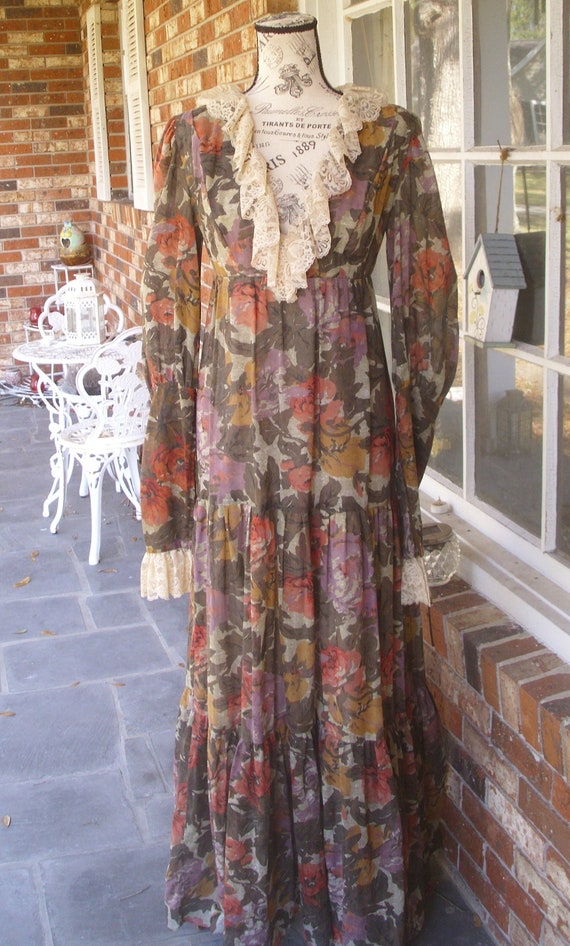 Black Label Gunne Sax Dress in Rich Floral Size 11