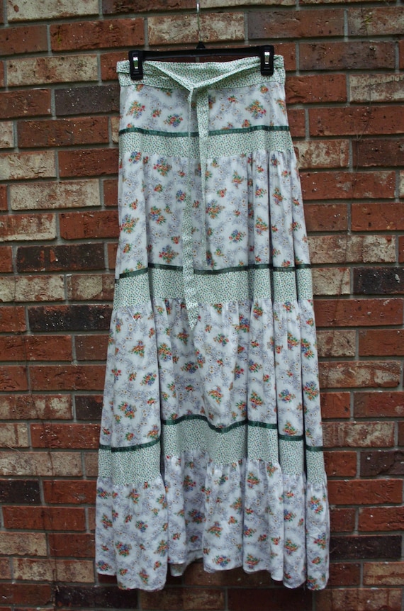 Gunne Sax Skirt of Calico and Green Ribbon Size 11