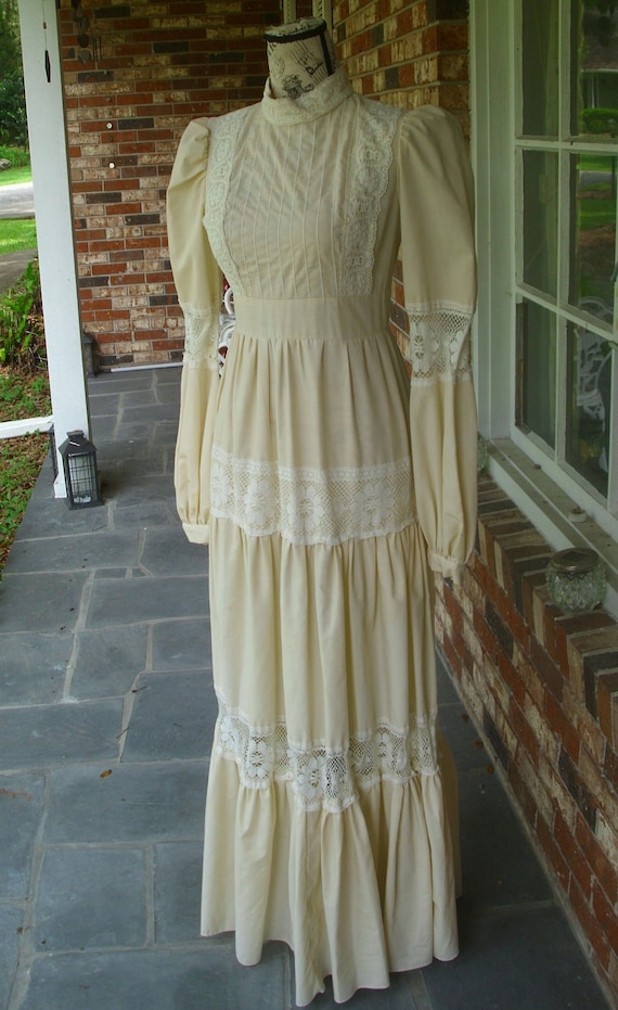 Gunne Sax Dress Cream Cotton and Crocheted Lace