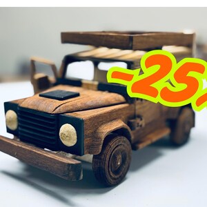 Handcrafted Wooden Land Rover Model – A Timeless Collectible