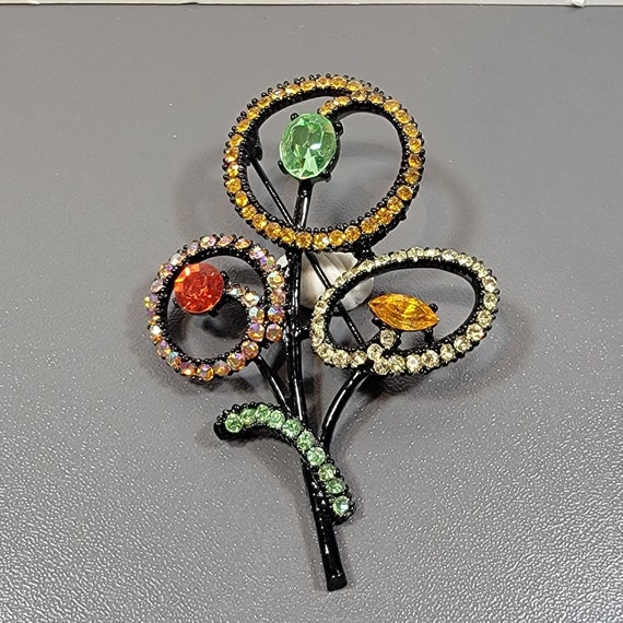 Flower brooch rhinestones Sixties flower power