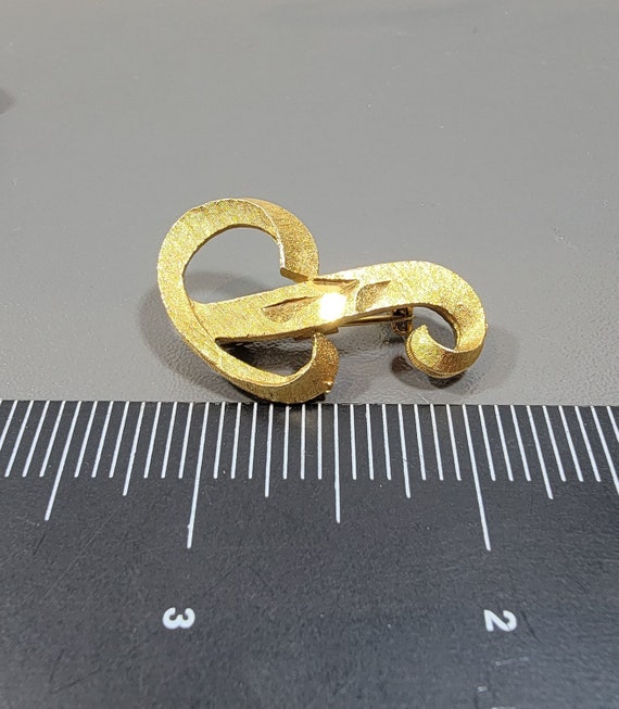 brooch initial pin letter P cursive script gold t… - image 2