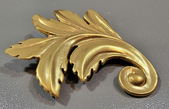 acanthus leaf brooch gold tone large bold metropolitan museum of art jewelry