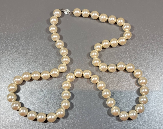 faux pearl necklace nice quality necklace