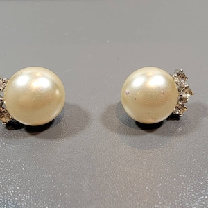 pearl earrings large mabe pearls trifari clip on rhinestone
