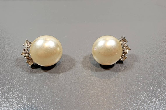 pearl earrings large mabe pearls trifari clip on rhinestone