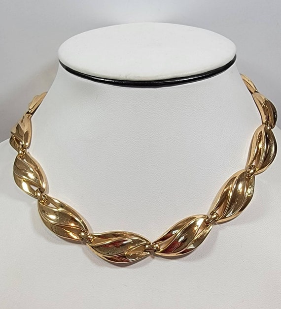 Trifari golden link choker necklace flexible adjus