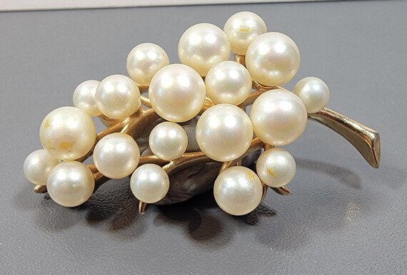 majorica brooch gold tone metal faux pearls - image 4