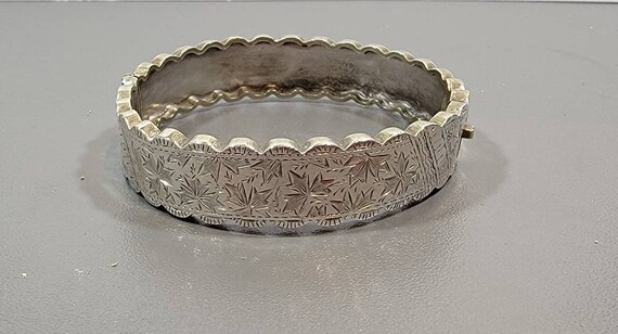 Victorian sterling Bracelet floral design bangle engraved ivy