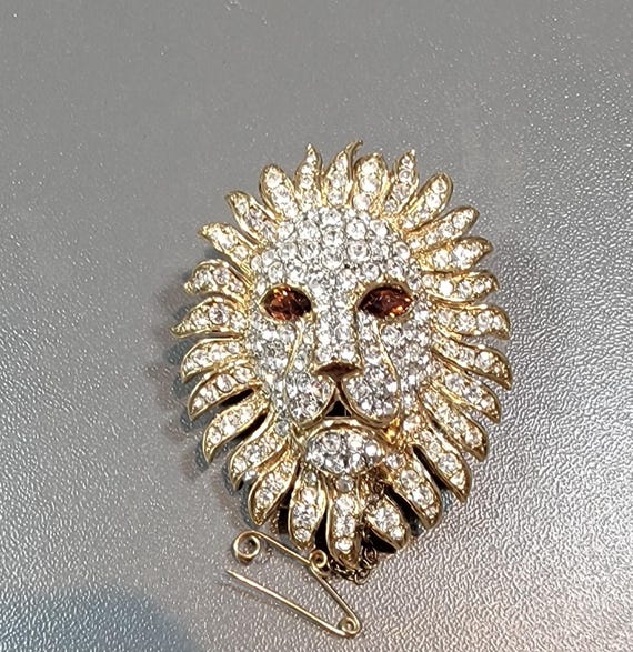 lion brooch rhinestones gold plated large magnificent Wallace Simpson style